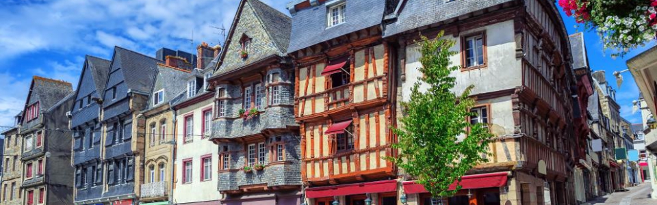 centre ville de Lannion avec maisons